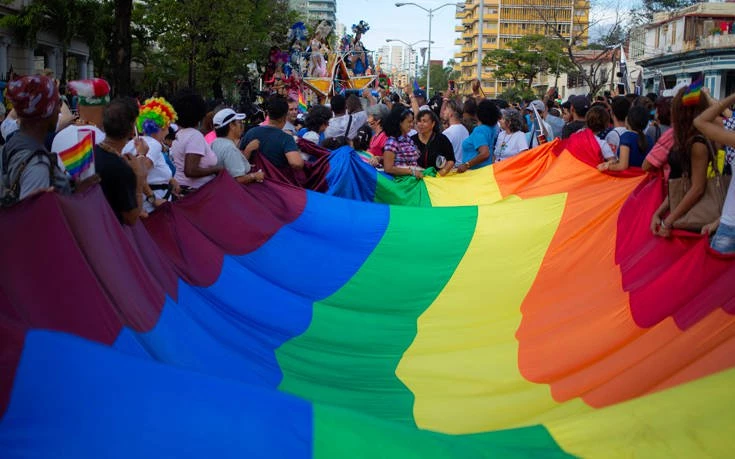 Διαλύουν τα πάντα και πάνε κόντρα στη φύση – Εκπαιδευτικός κάνει το σχολείο του φιλικότερο στη σεξουαλική διαφορετικότητα